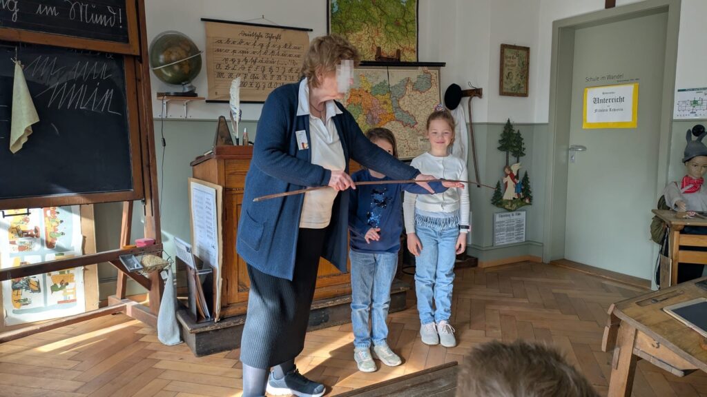 2B563B3C-6B95-40BD-8813-84BBE543DFD3