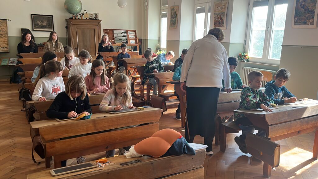 7D77669F-CA9C-4DEB-9894-F9DAE243362B